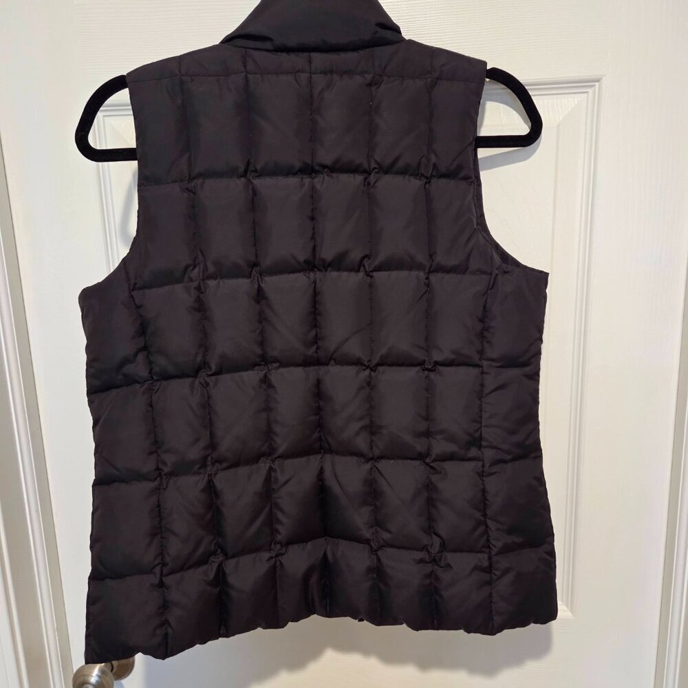 GAP Womens size XS puffer vest - Picture 2 of 3